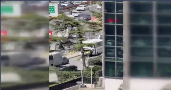 İstanbul'daki İsrail Konsolosluğu Önünde Silah Sesleri